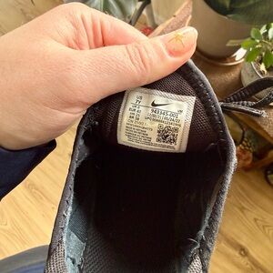 Nike 27c Black Athletic Sneaker - Size US 7Y